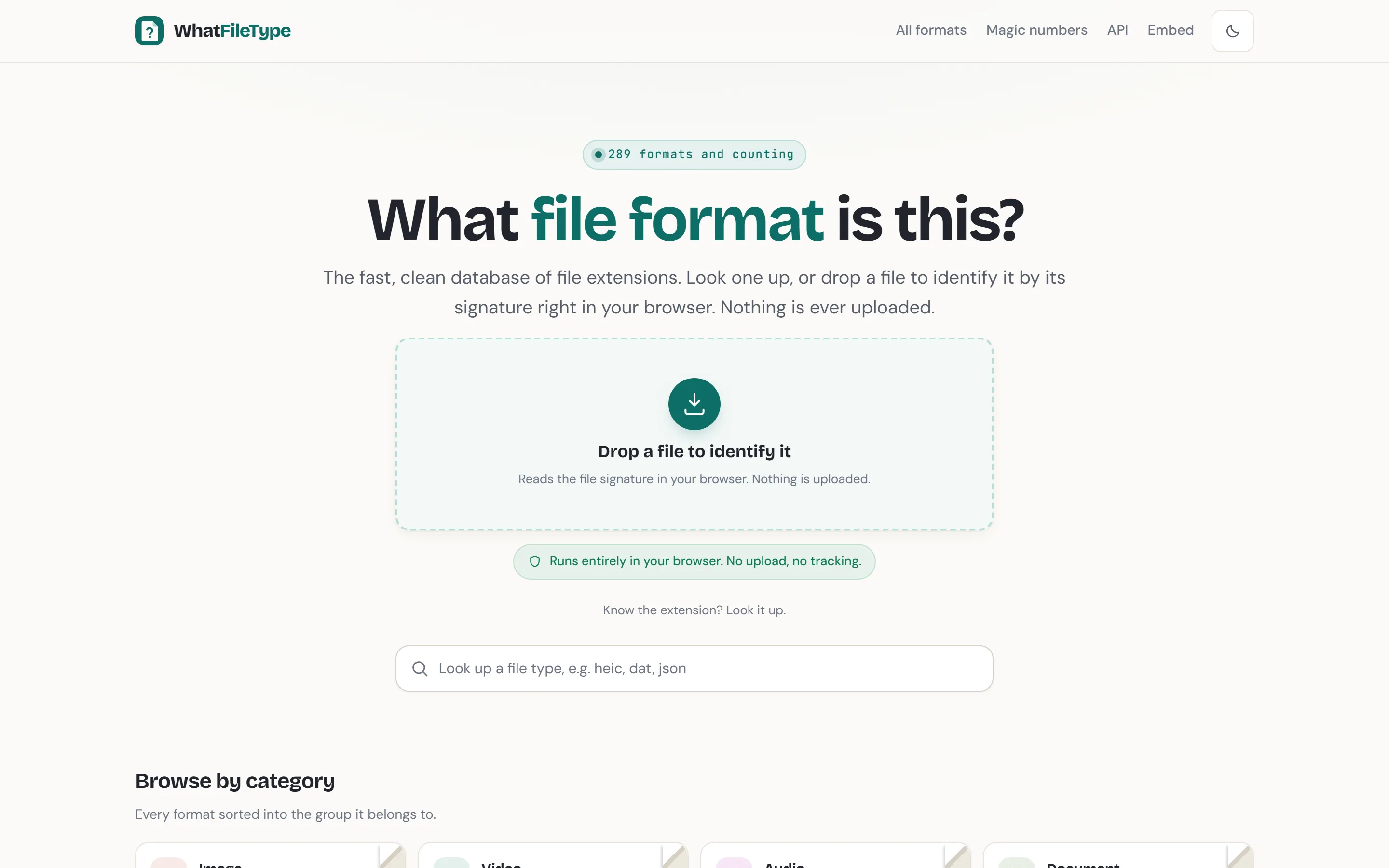 Homepage van WhatFileType met de bestandsidentifier op desktop